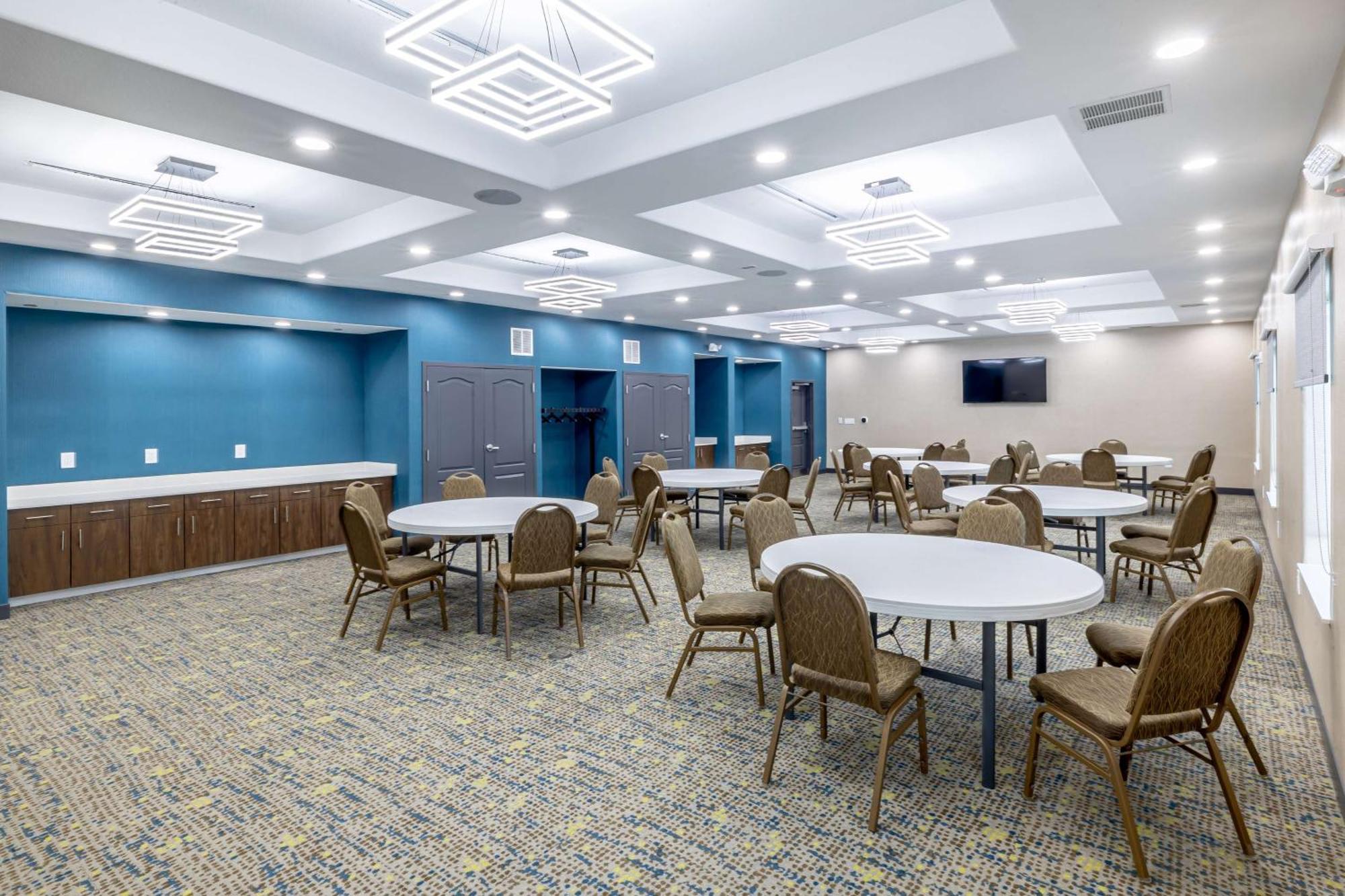 Hampton Inn & Suites Cleburne Exterior photo
