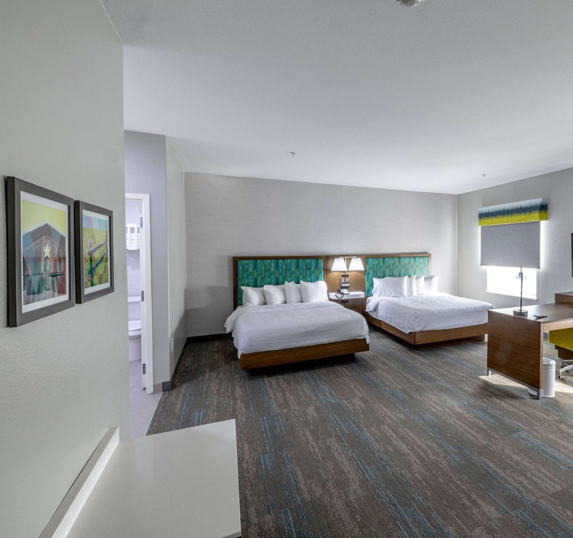 Hampton Inn & Suites Cleburne Exterior photo