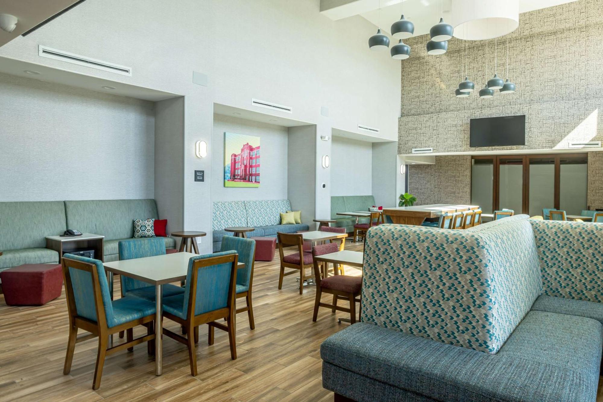 Hampton Inn & Suites Cleburne Exterior photo