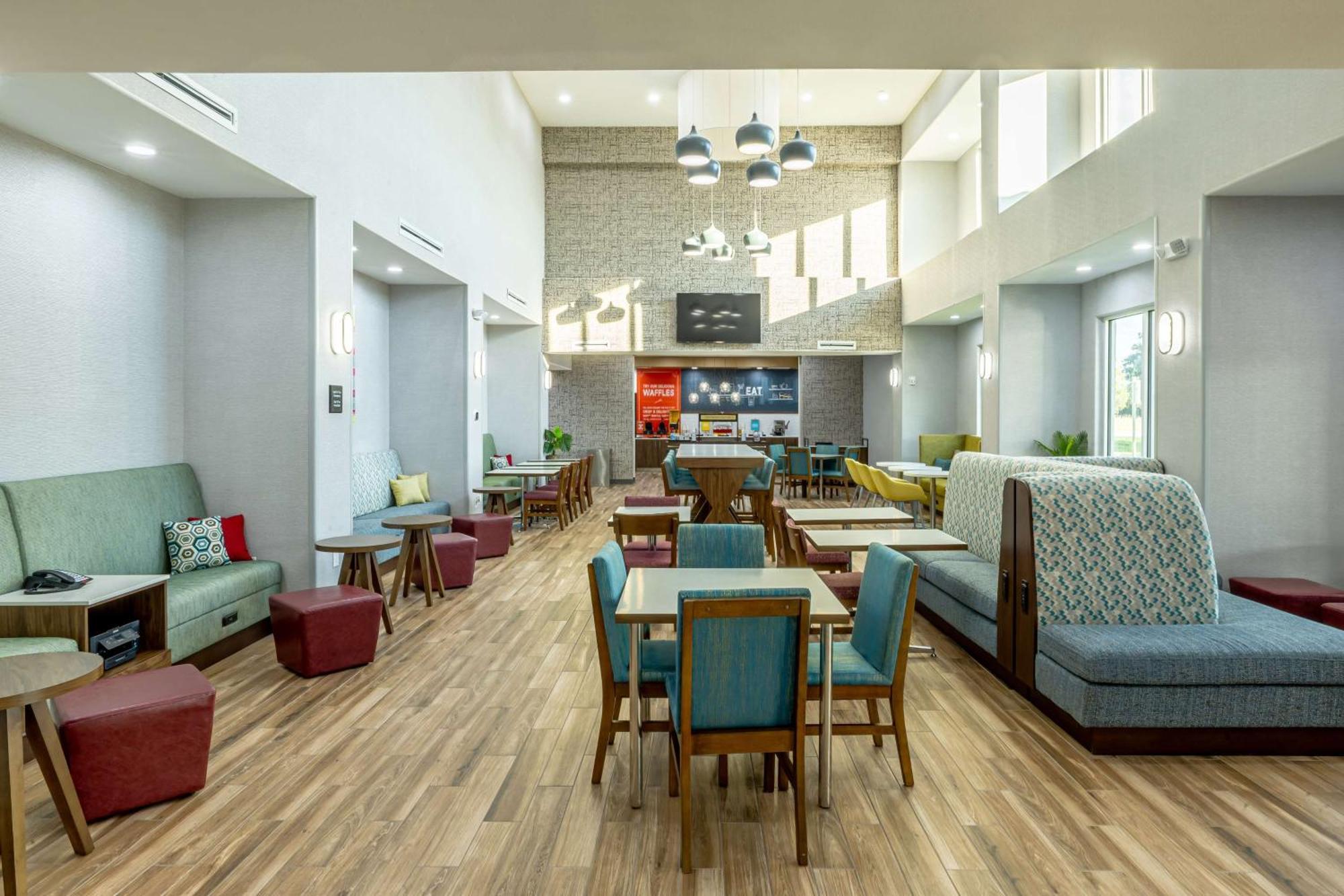Hampton Inn & Suites Cleburne Exterior photo